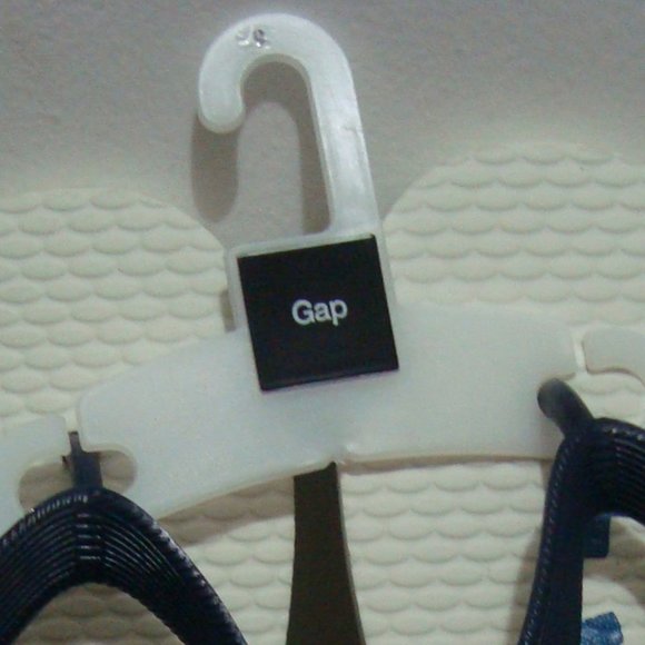 Gap Flip flops - Picture 2 of 3